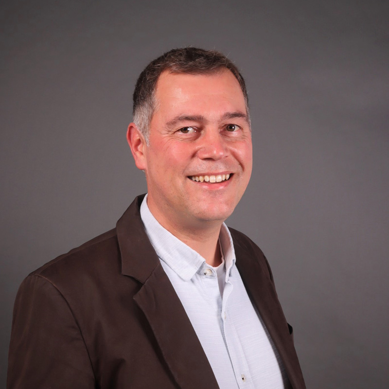 Dr. Arndt Vossen